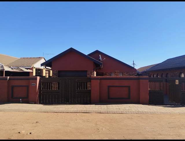 3 BEDROOM HOUSE FOR SALE IN SEBOKENG ZONE 10